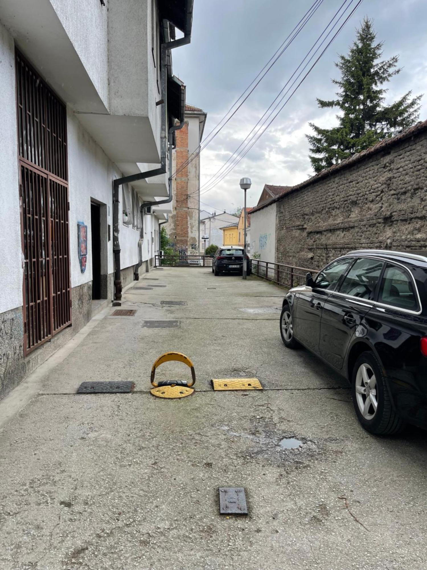 Nlux - Free Parking *